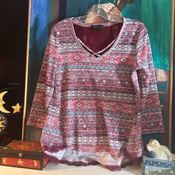 Almost Famous Red and Blue Patterned Hi Low Long Sleeve Top Size L - Picture 11 of 15